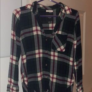 plaid American Eagle boyfriend fit button down